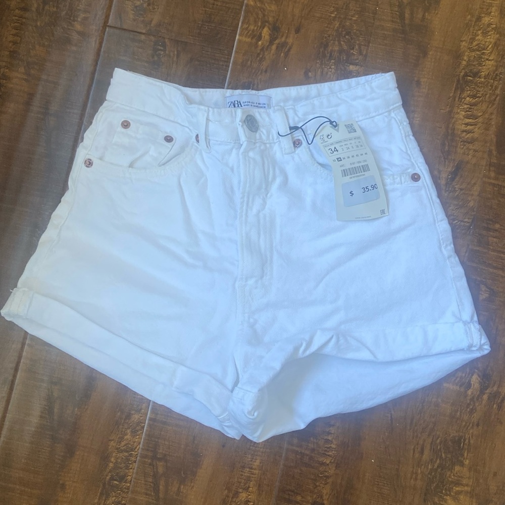 Brand new Zara white roller mom fit shorts
